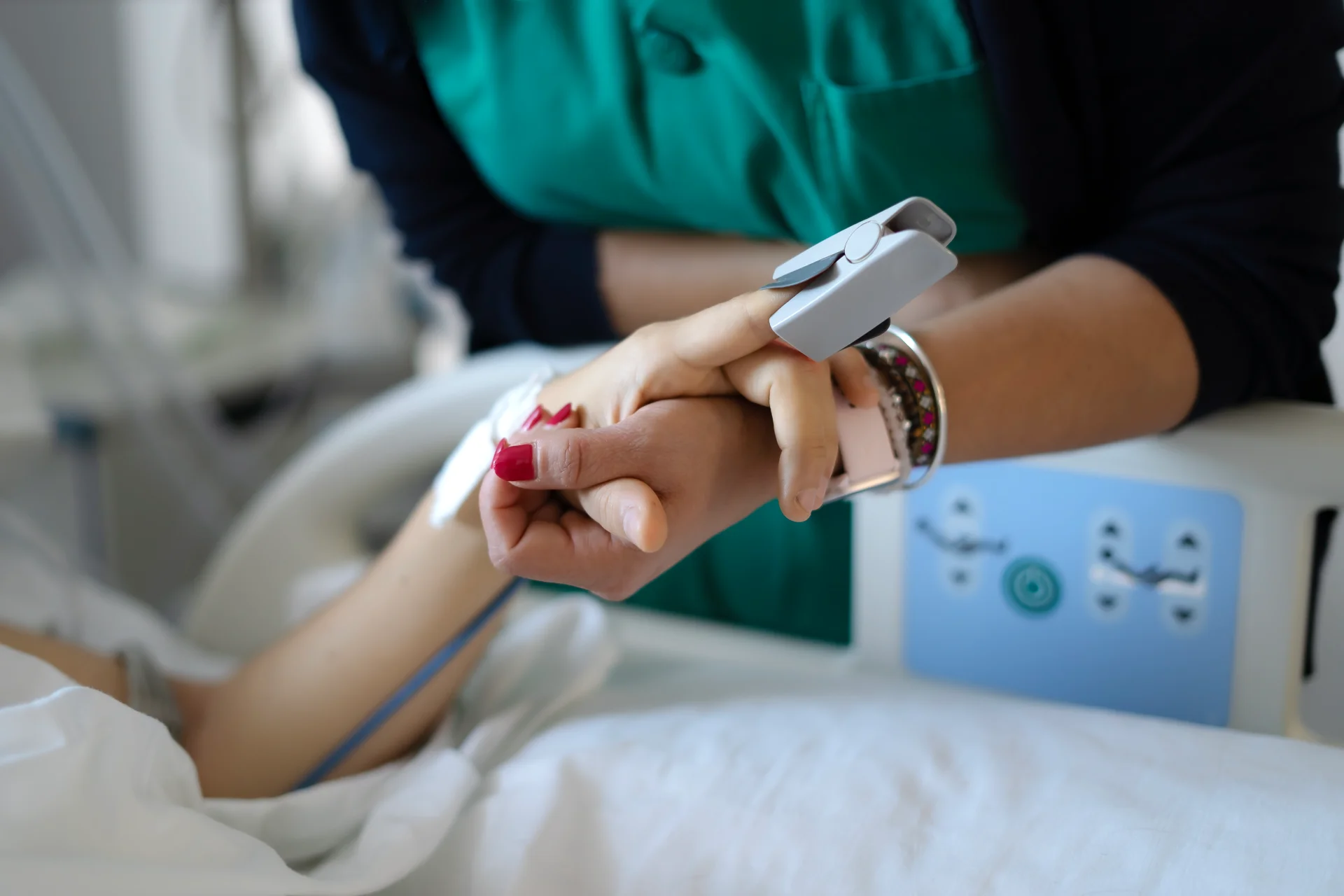 Nurse monitoring patient’s vitals with pulse oximeter in a medical setting, emphasizing care during Valium detox and withdrawal management.